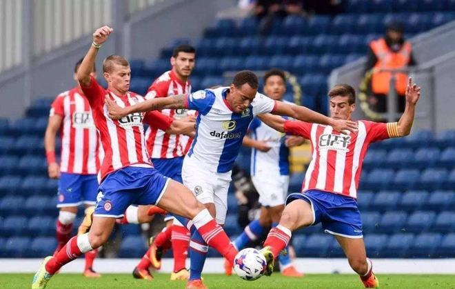 在绿茵场上 在绿茵场上